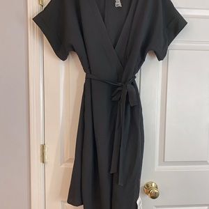 Curve wrap midi dress in black